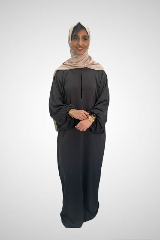 Black Closed Abaya With Zip Pockets And Cuff Sleeves